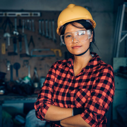 woman-in-construction-helmet-featured