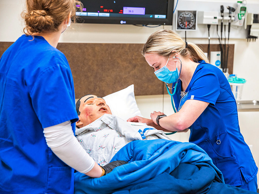 Kirkwood-Nursing-Students-at-Simulator-Featured