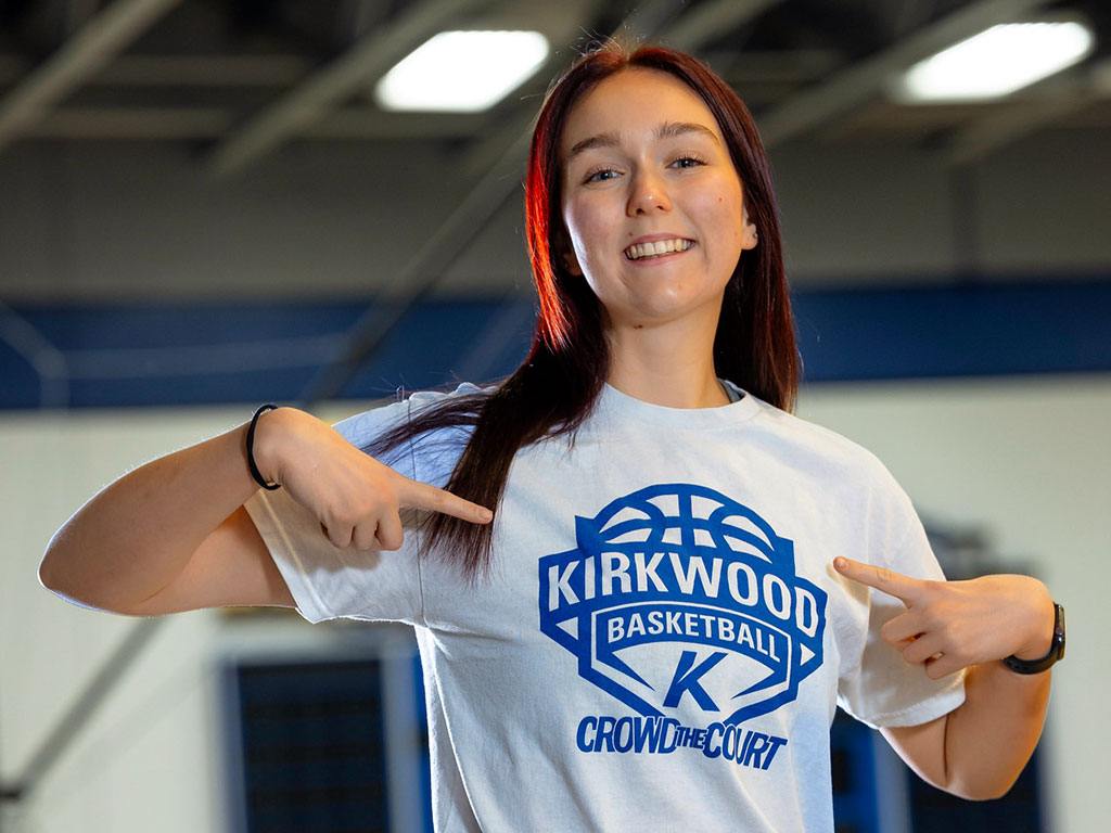 Linah-Pettifer-In-Johnson-Hall-Featured