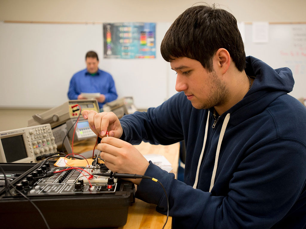 Electronic-Engineering-Technology-Student-in-Class-Featured