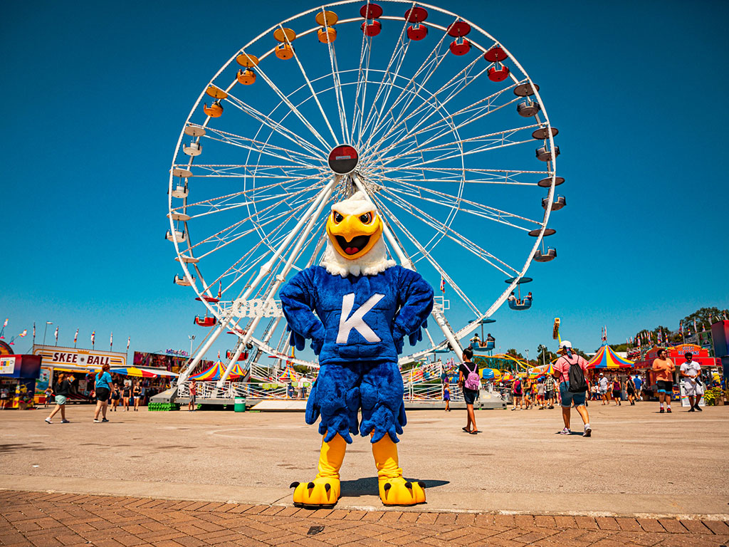 Sammy-in-Front-of-the-State-Fair-Ferris-Wheel-Featured